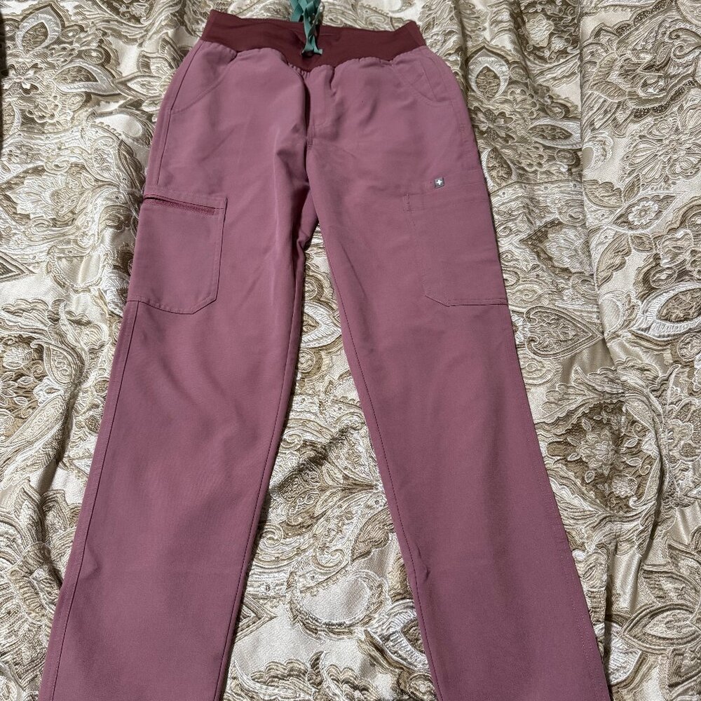 Figs Yola Skinny Scrub Pants S and Catarina One-Pocket Top S in Mauve